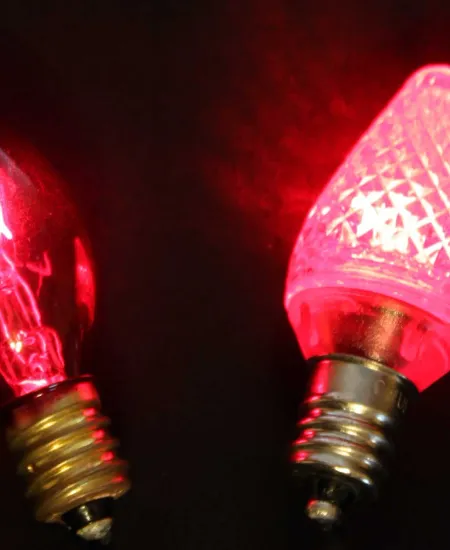 Comparing LED and Incandescent Christmas Lights for Outdoor Use