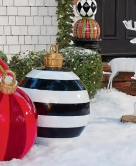 How to Make Oversized Ornaments with Lights for Your Yard