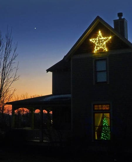 How to Make a DIY Lighted Star for Your Roof